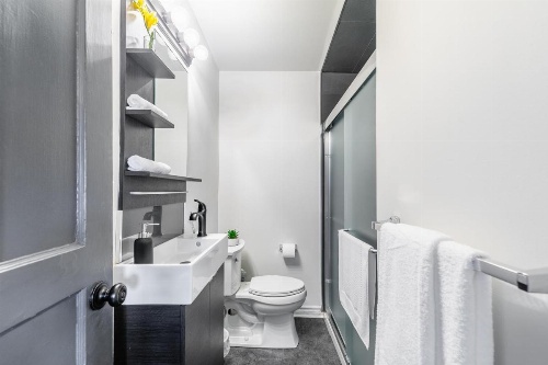 Upscale 1BR - Boutique Apartment - PRIME DT Location! image 8